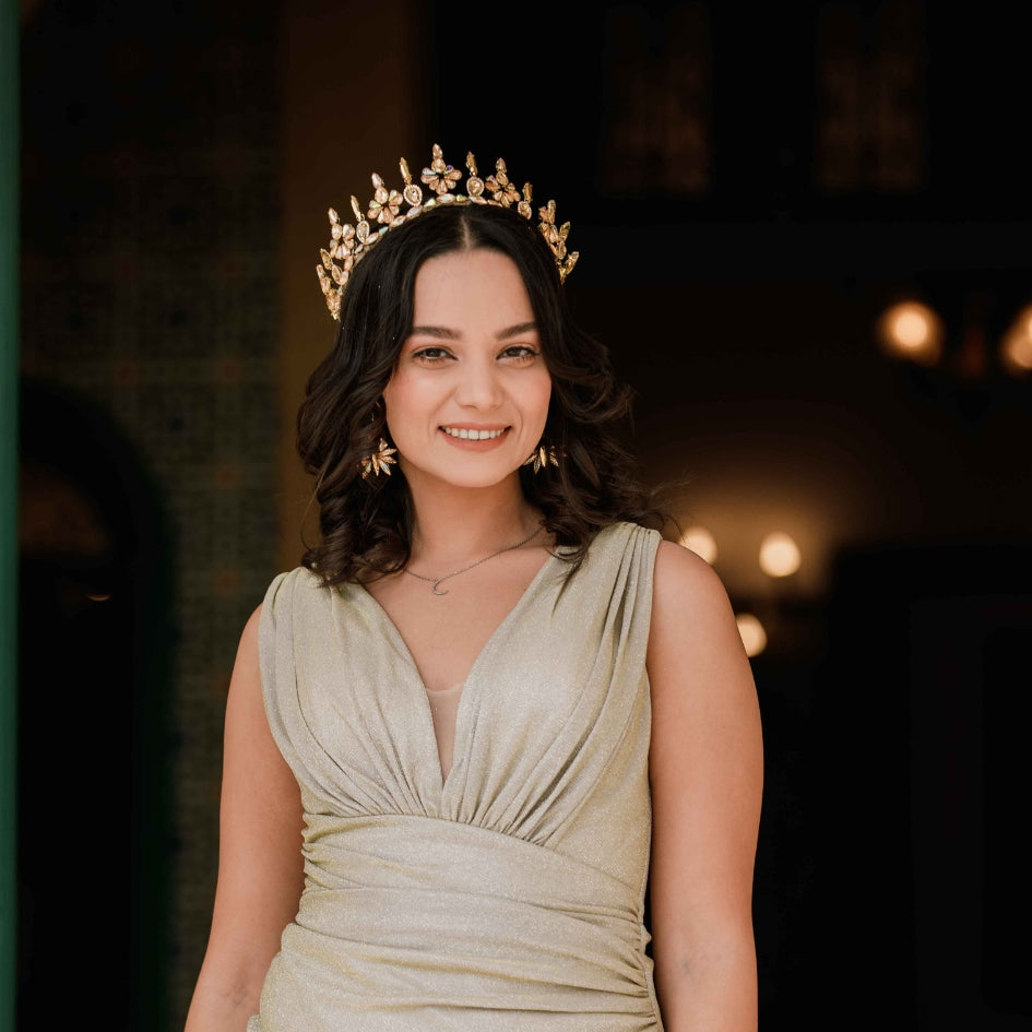 Couronne fleurie en strass doré, bijou de tête glamour pour événement