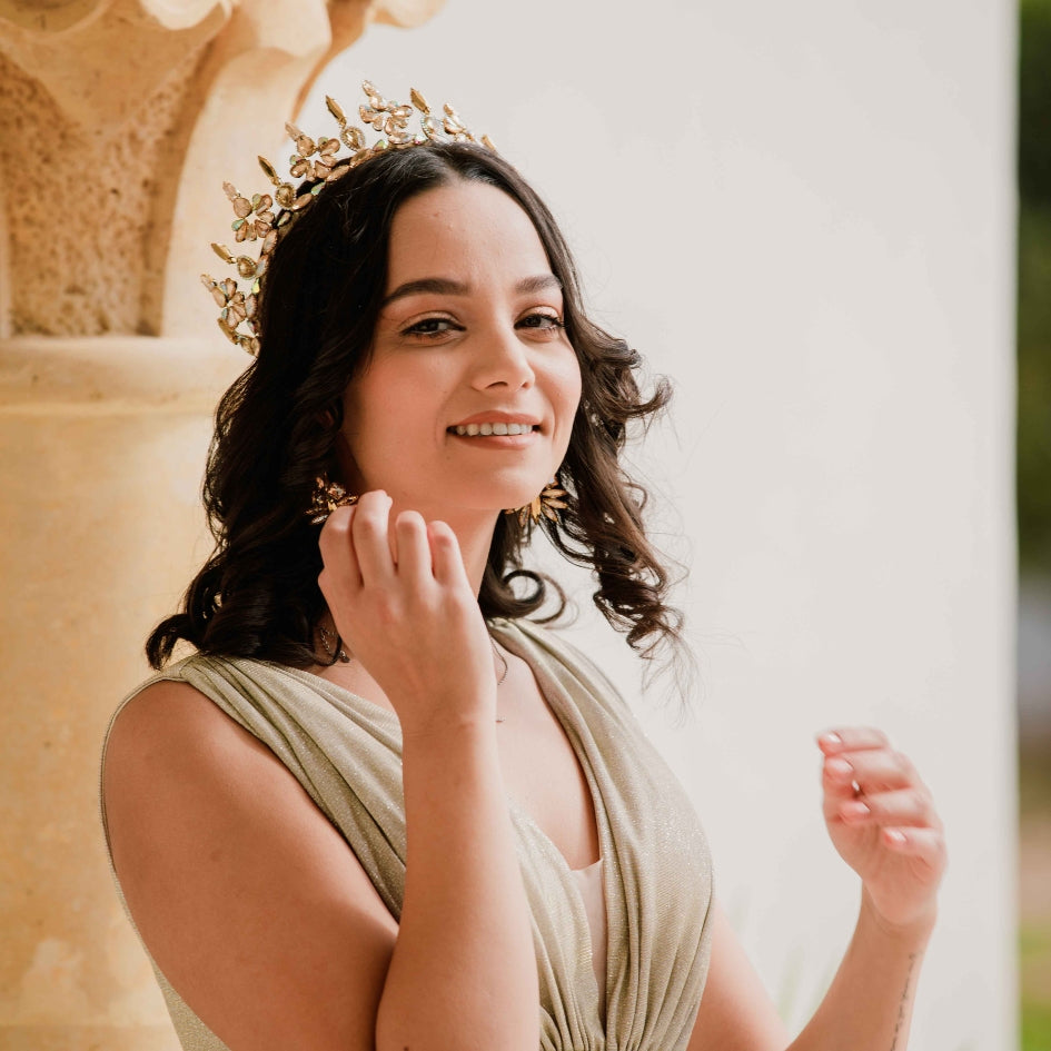 Couronne fleurie en strass doré, bijou de tête glamour pour événement