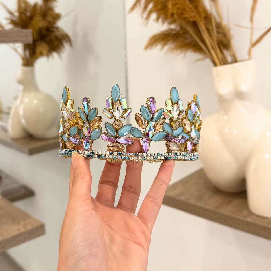 Couronne artisanale en cristaux bleu et lilas