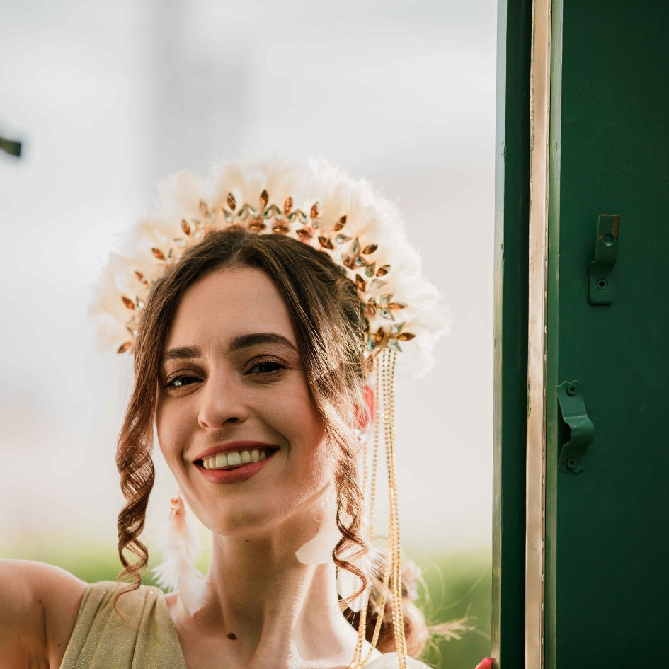 Boucles d’oreilles avec plumes doré et cristaux