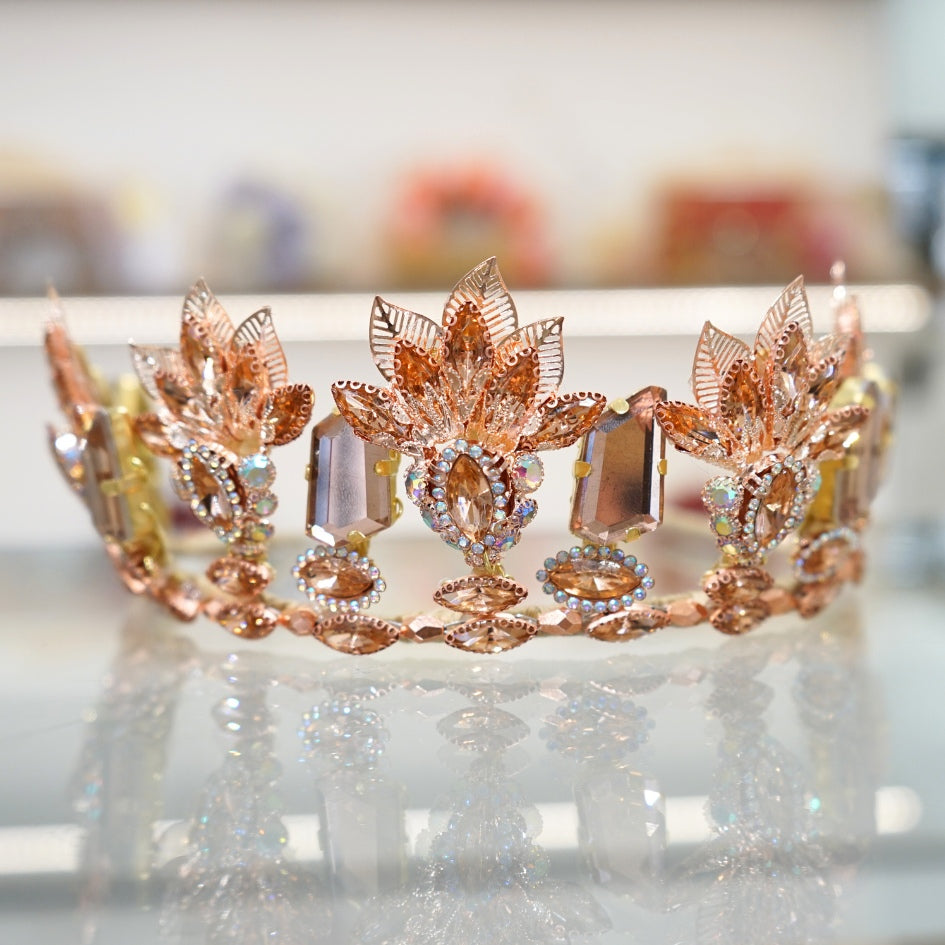 Couronne florale dorée pierres rose nude – Élégance féminine