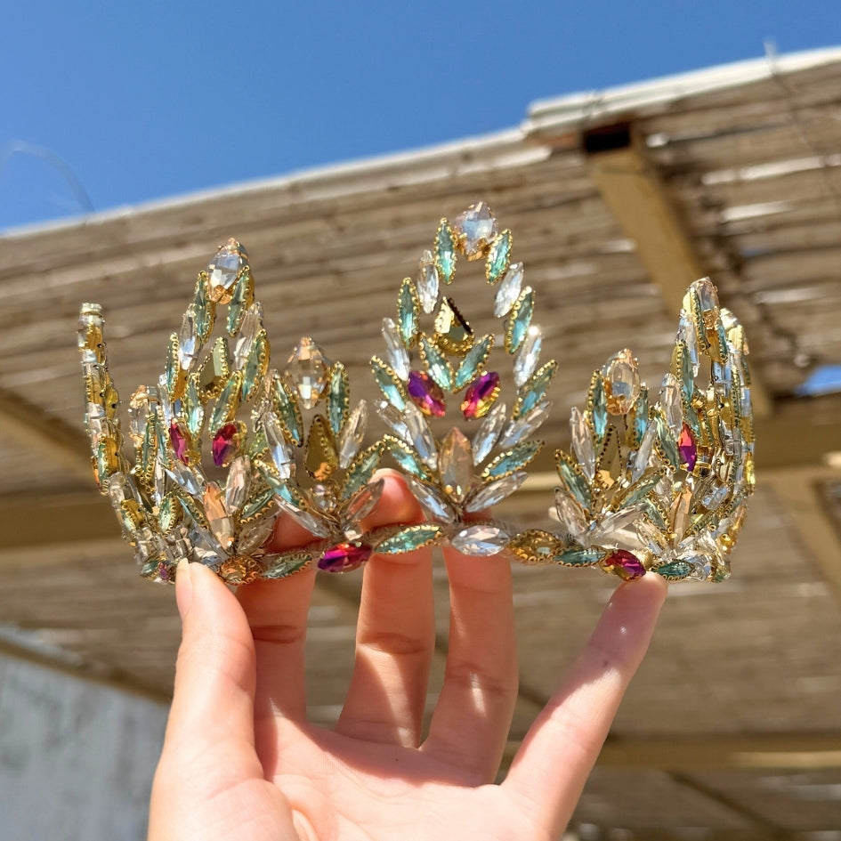 Couronne mariage royale en cristaux dorés et multicolores