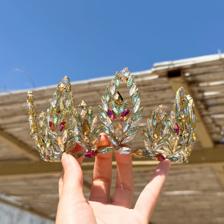 Couronne mariage royale en cristaux dorés et multicolores
