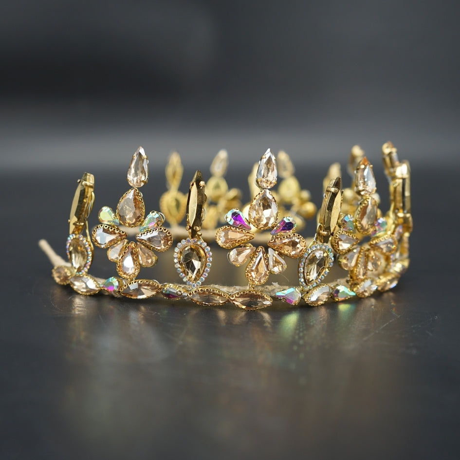Couronne fleurie en strass doré, bijou de tête glamour pour événement