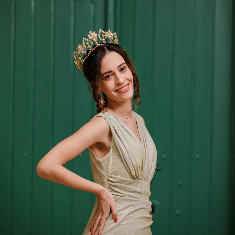 Diadème doré floral avec cristaux et feuilles, accessoire mariage chic