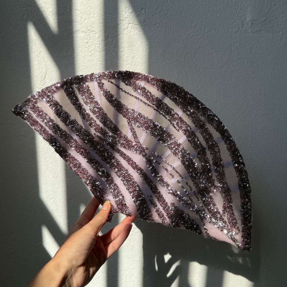 Voile de mariée éventail brodé à paillettes rose poudré