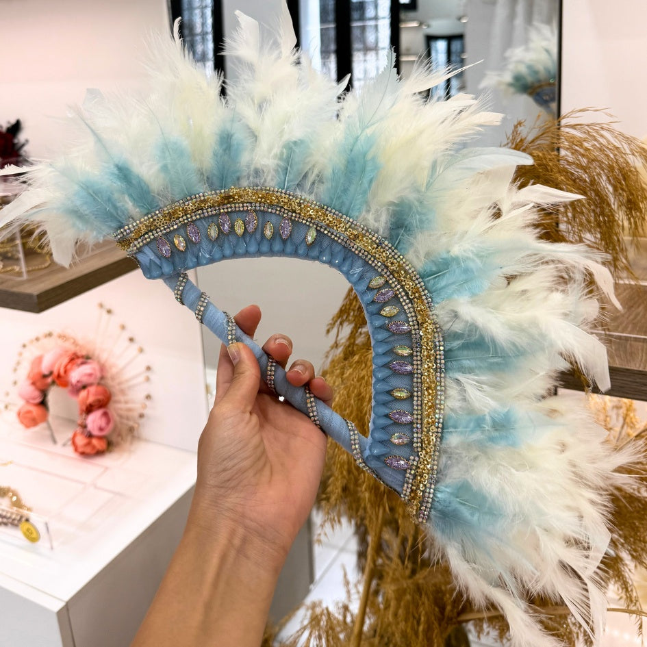 Éventail de mariage bleu avec plumes et strass – Accessoire élégant pour mariée
