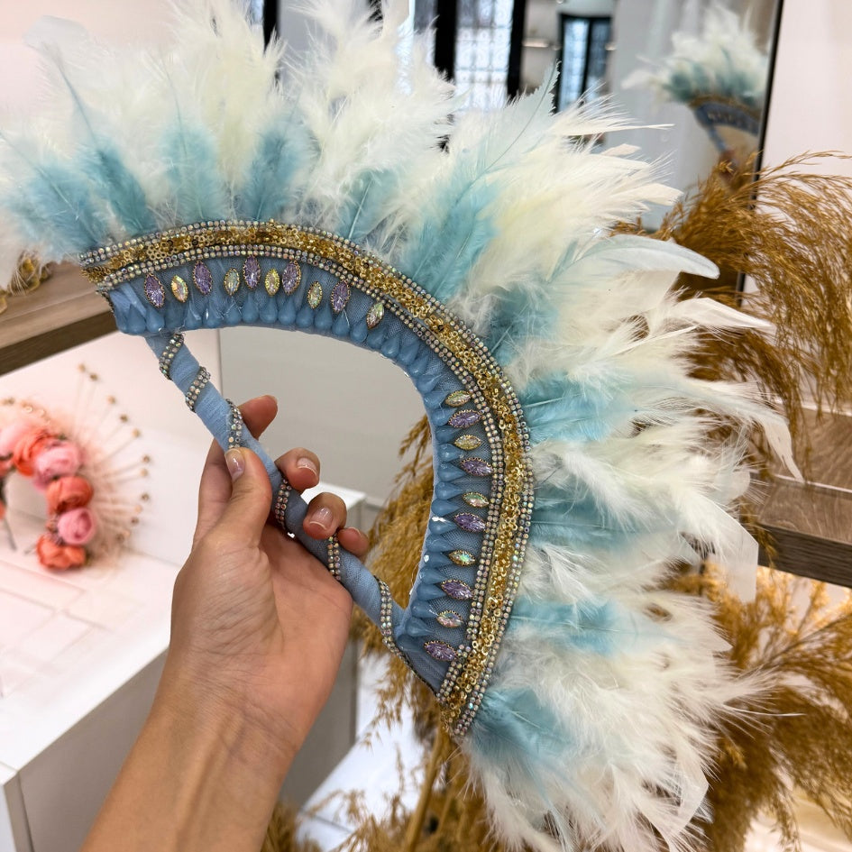 Éventail de mariage bleu avec plumes et strass – Accessoire élégant pour mariée