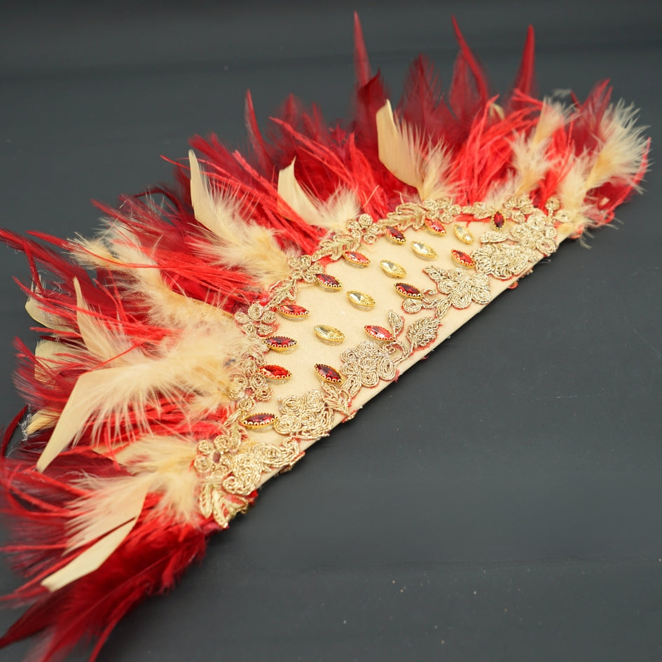 Éventail de plumes de mariée couleur dorée et rouge