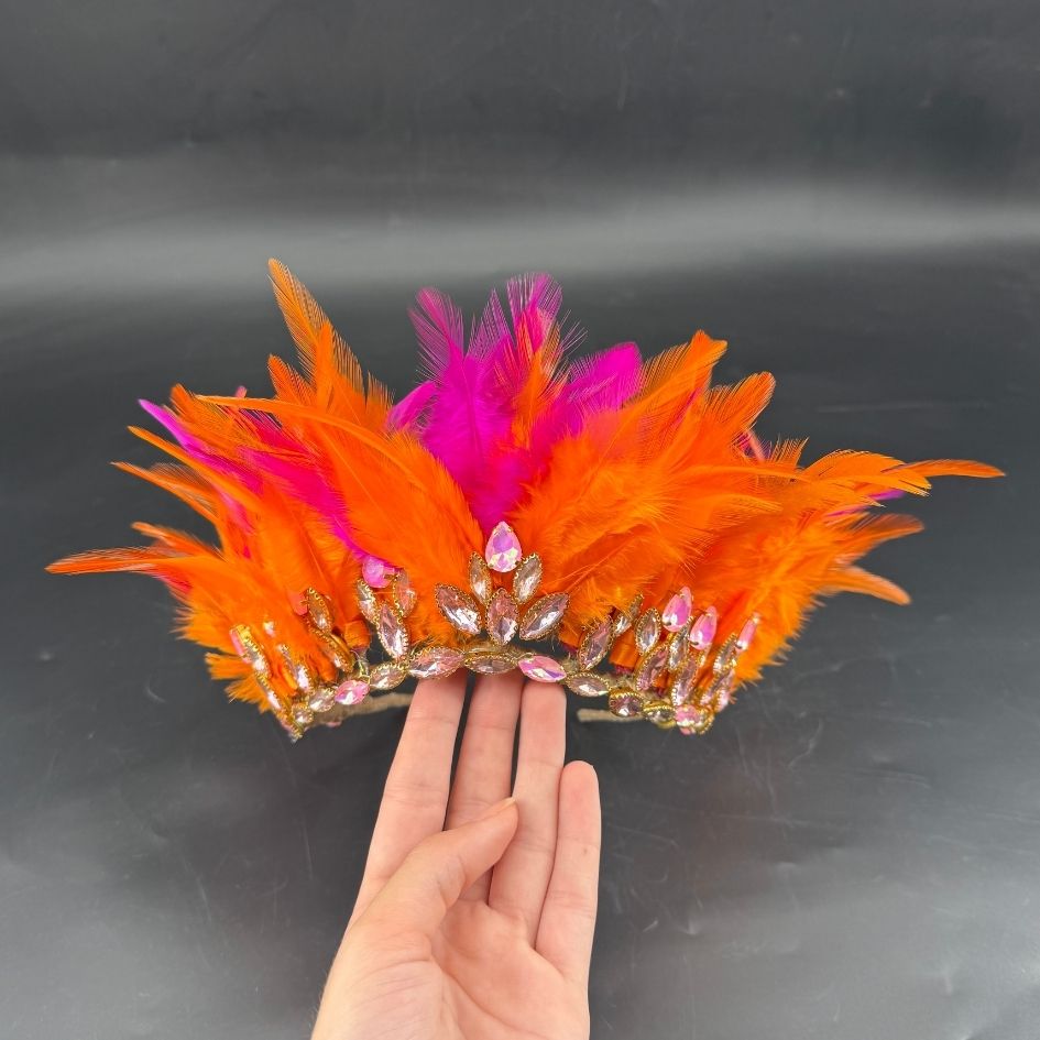 Couronne festival à plumes orange et fuchsia avec cristaux