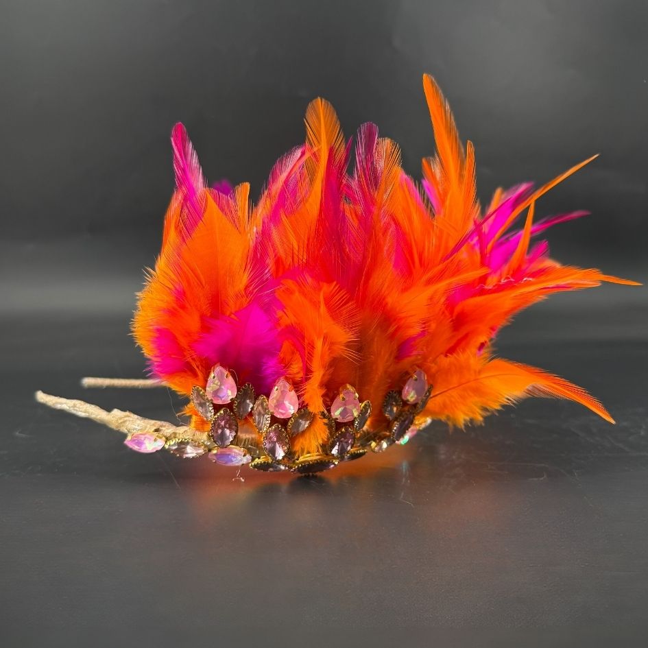 Couronne festival à plumes orange et fuchsia avec cristaux