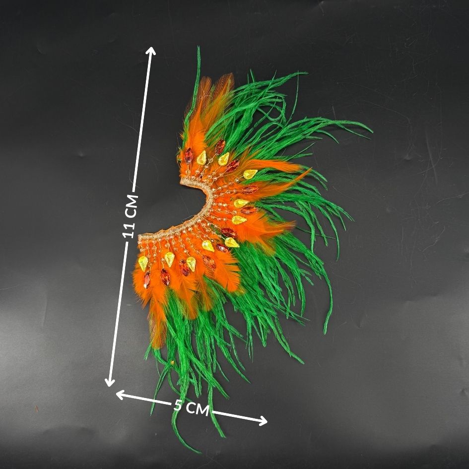 Boucle d’oreille fantaisie à plumes vertes et orange avec cristaux