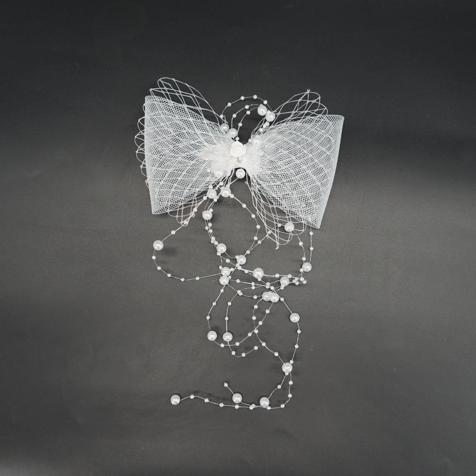 Nœud de Mariage avec Perles Blanches et Détails en Tulle