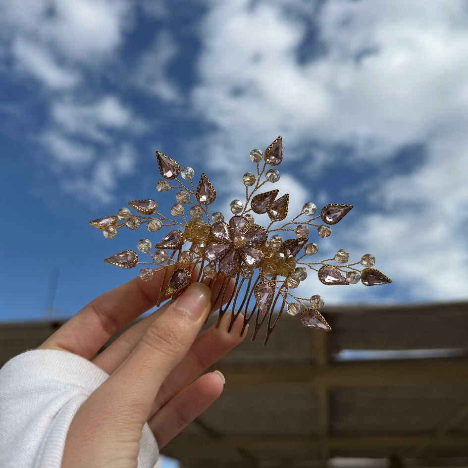 Peigne cheveux feuilles mauve rosé en cristaux