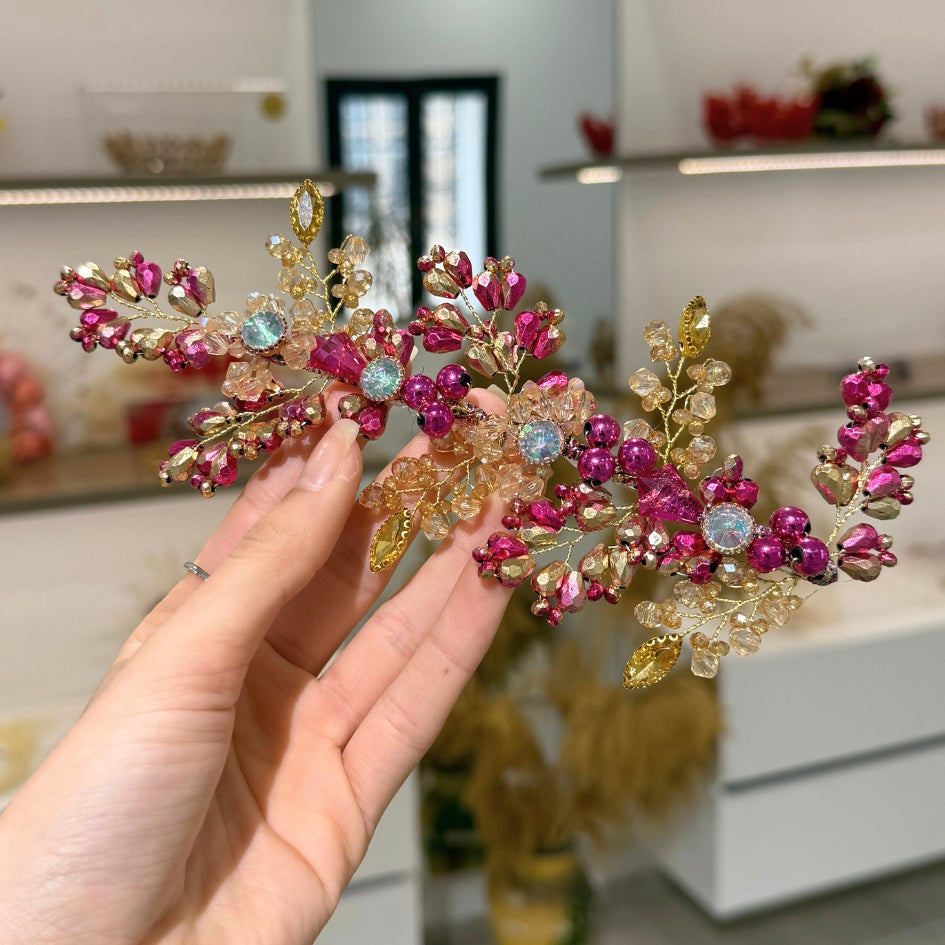 Peigne de cheveux en perles roses et cristaux – Tendance et raffinement