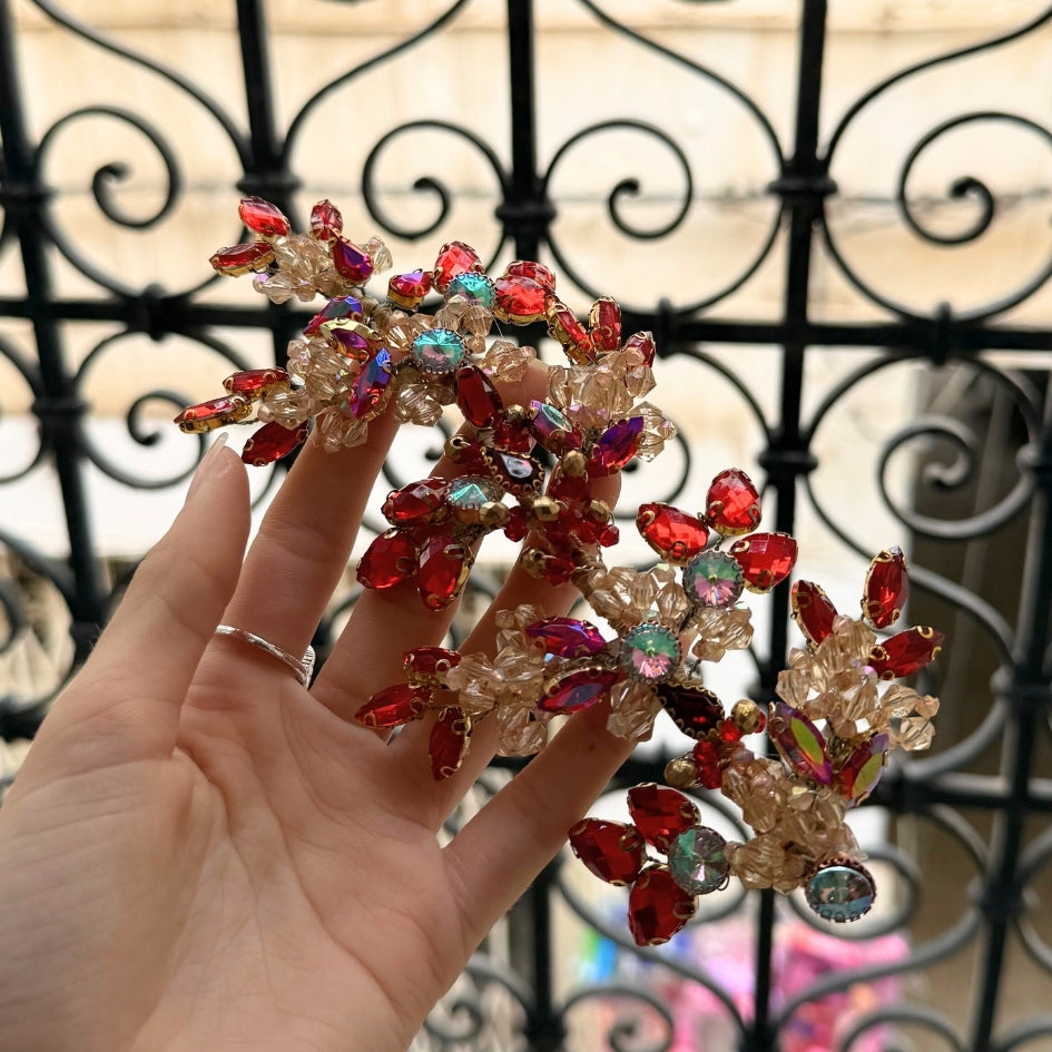 Peigne de coiffure doré et rouge – Accessoire de mariage éclatant
