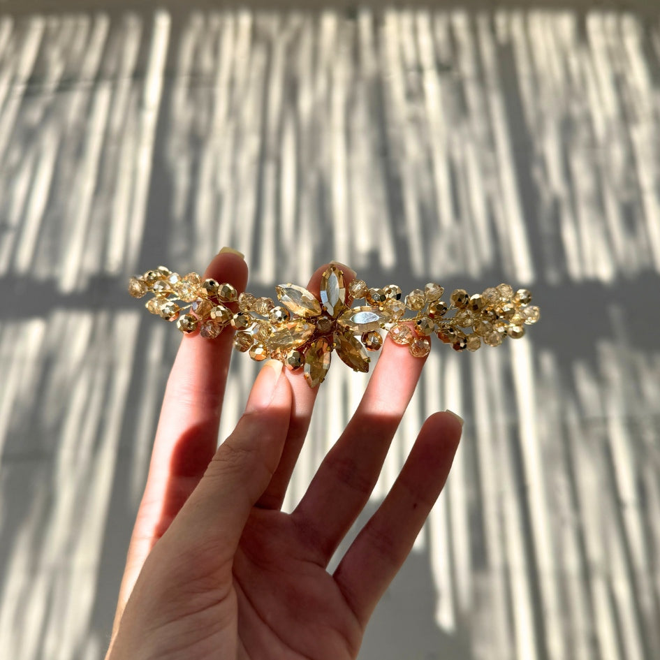 Petit broche doré motif fleur