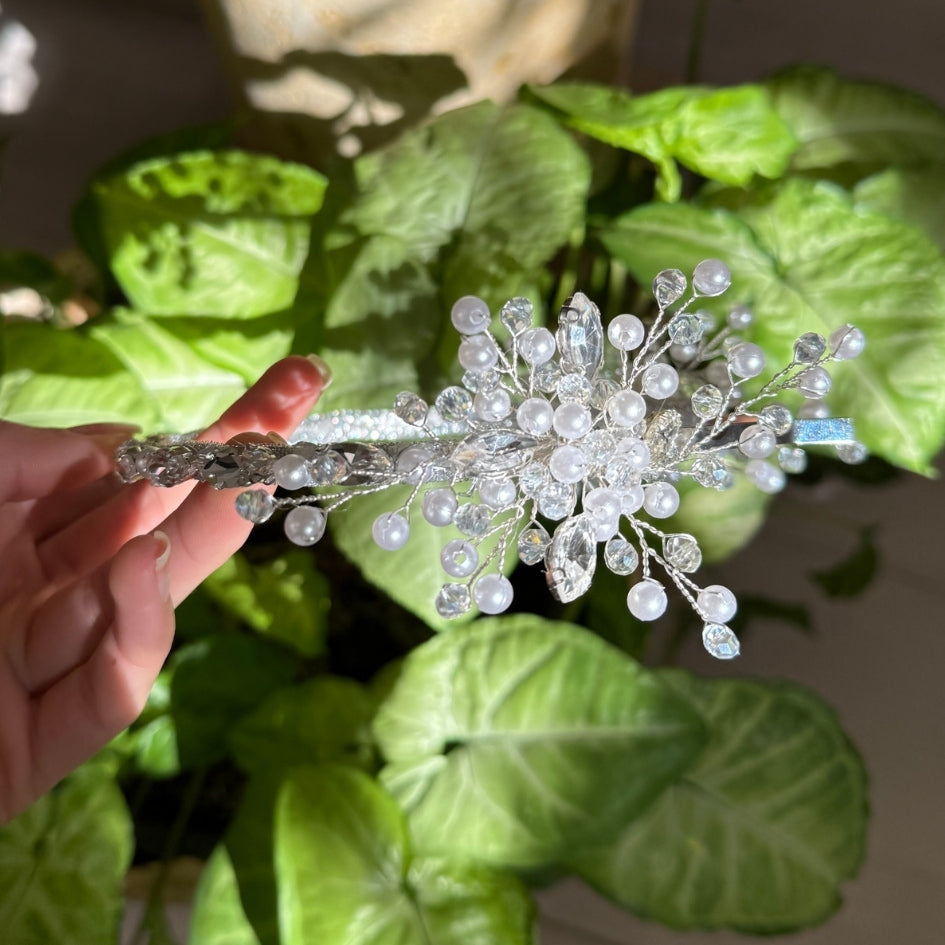 Serre-tête mariage en strass et perles – Accessoire chic pour mariée