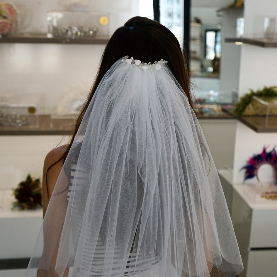 Voile de mariée court en tulle avec finition perles délicates
