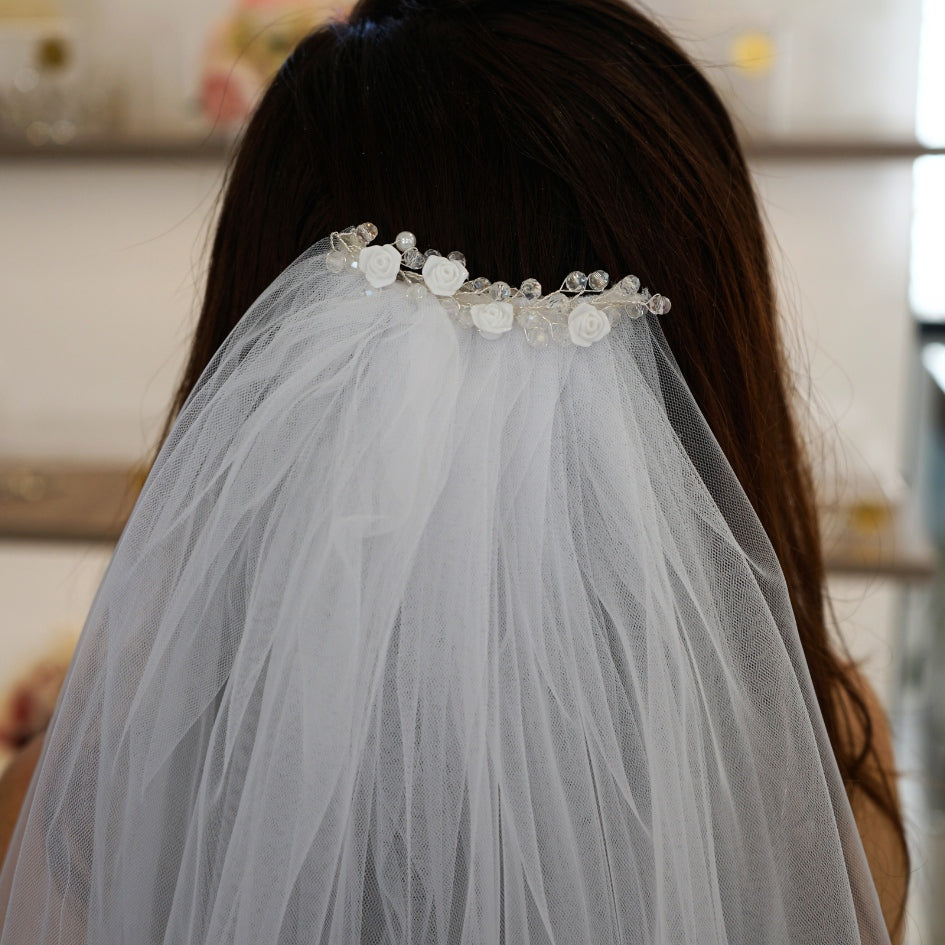 Voile de mariée court en tulle avec finition perles délicates