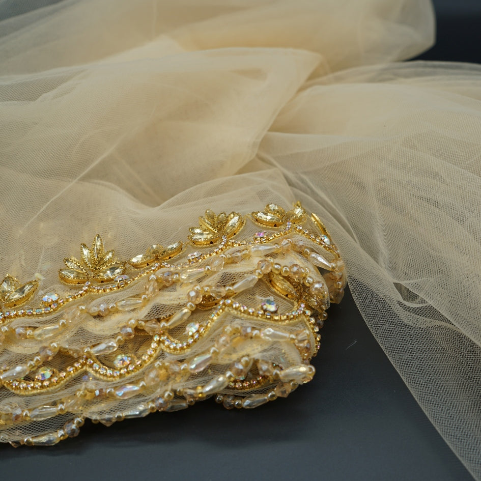 Voile de mariée doré avec perles et strass – Accessoire élégant pour mariage