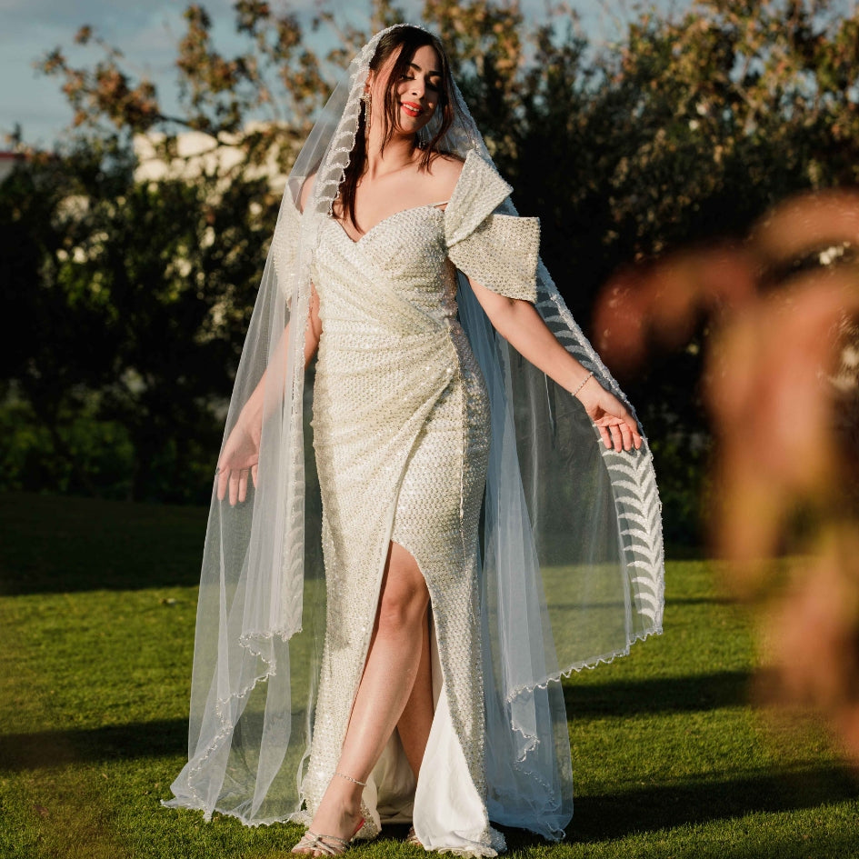 Voile de mariée long en dentelle perlée – Élégance & raffinement