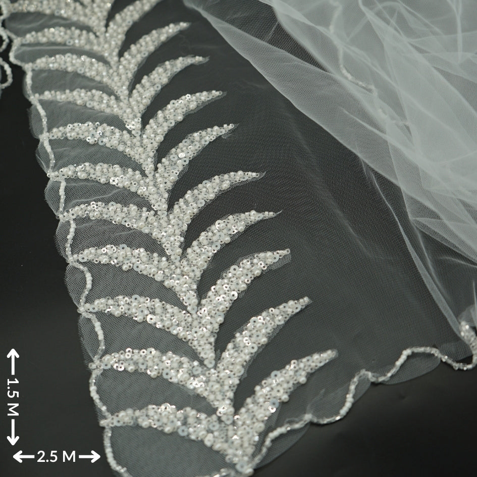 Voile de mariée long en dentelle perlée – Élégance & raffinement