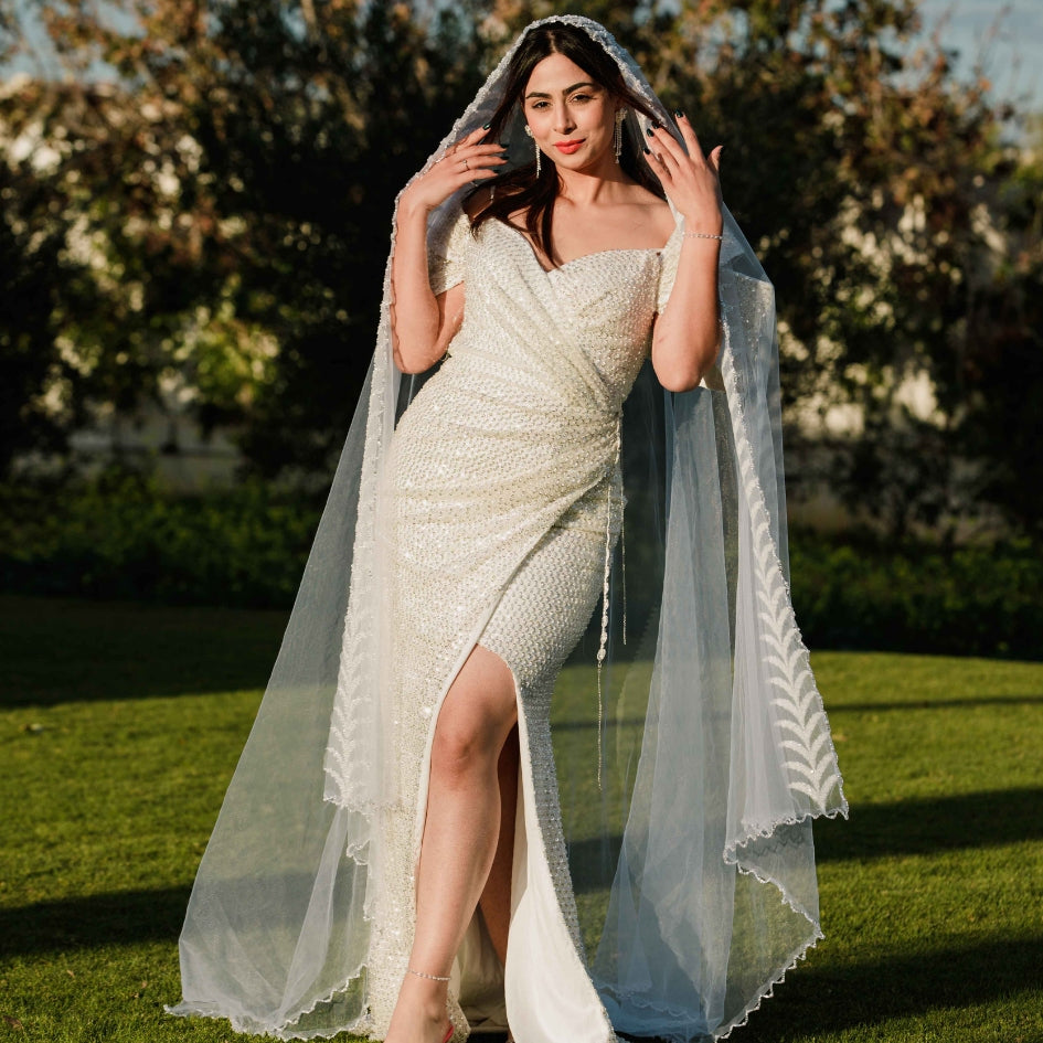 Voile de mariée long en dentelle perlée – Élégance & raffinement