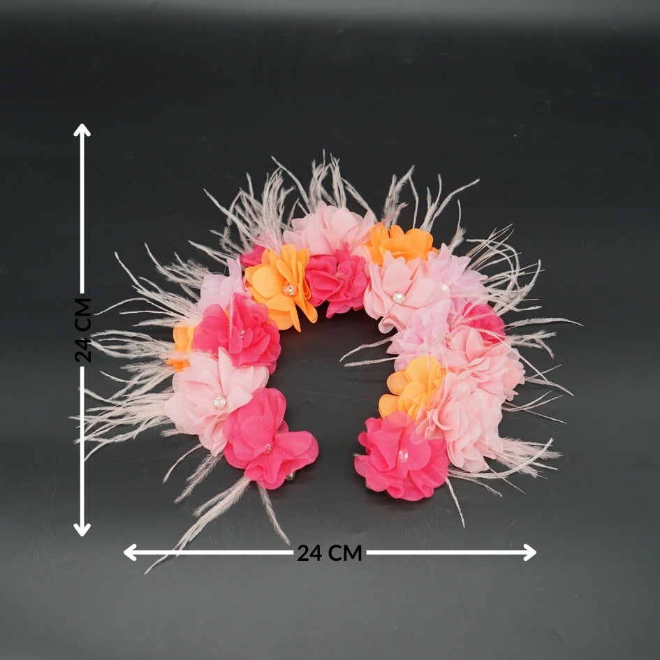 Bandeau floral en tissu avec détails roses, oranges et plumes