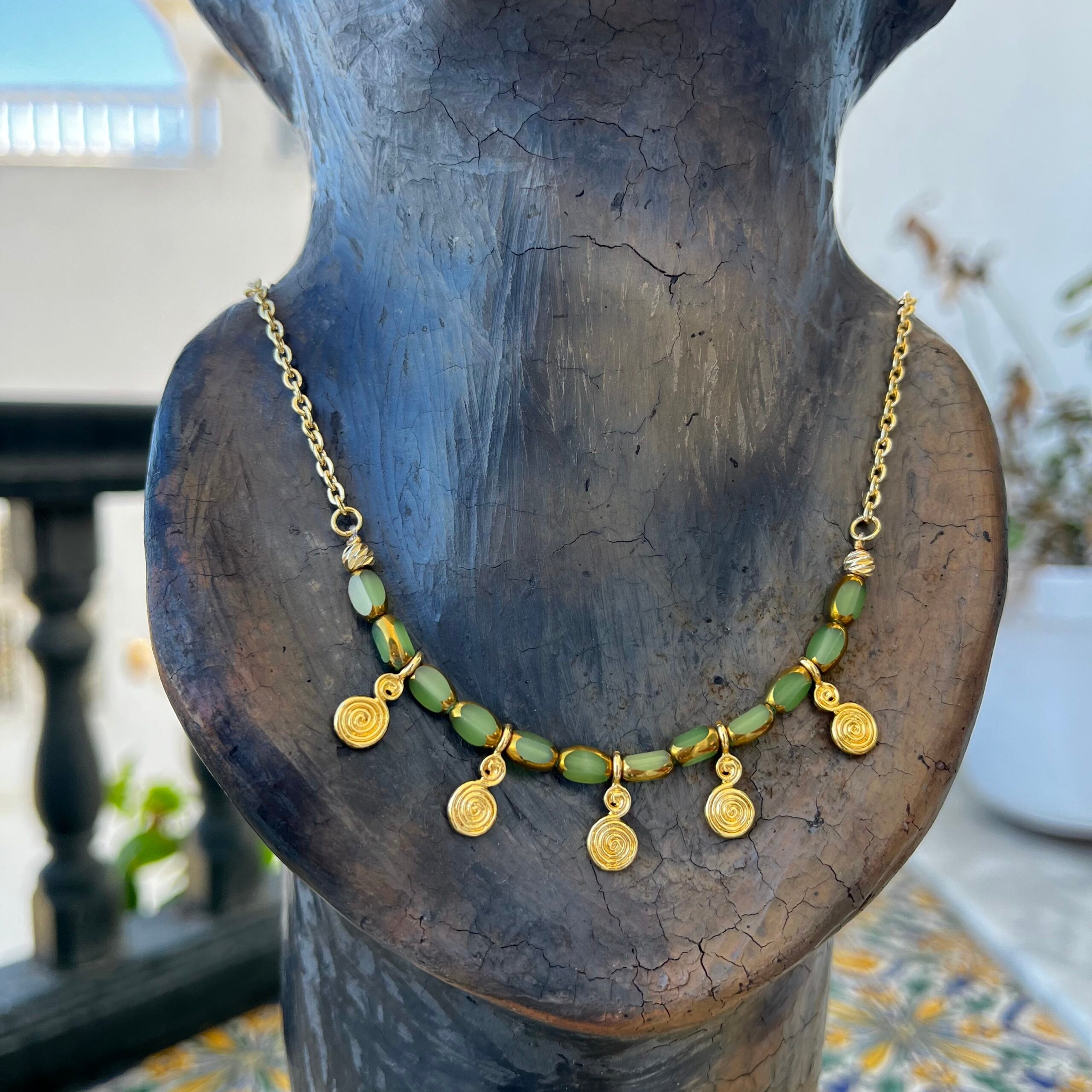 collier en cristal élégant en laiton pour un style unique