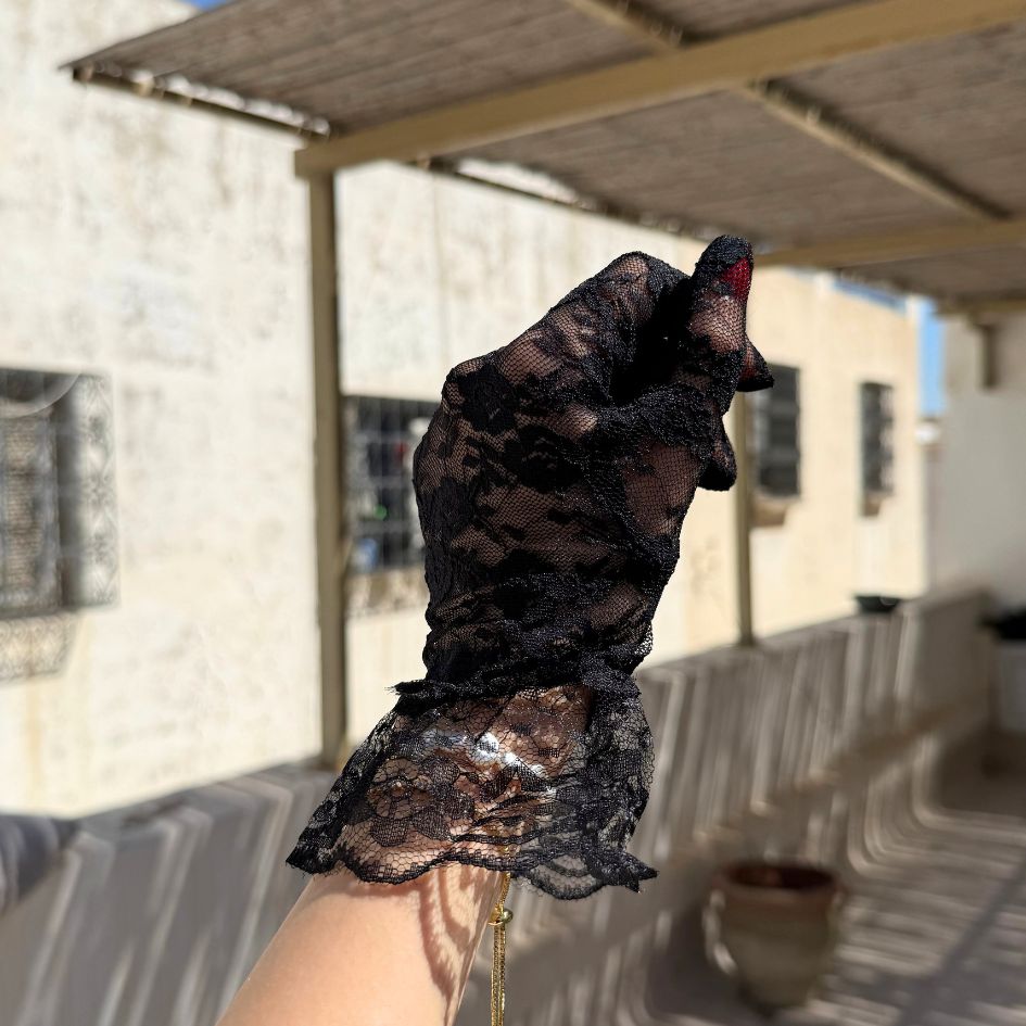 Gants dentelle motif fleur noirs élégants femme