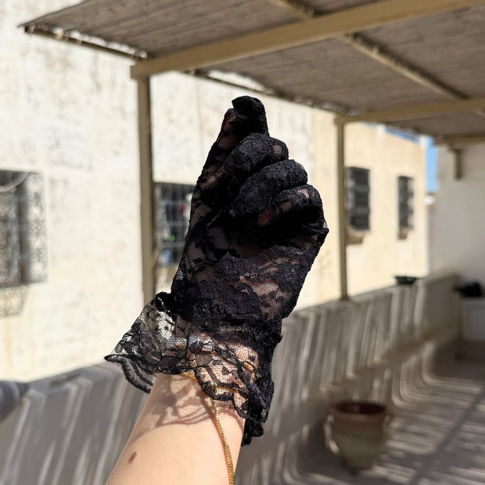Gants dentelle motif fleur noirs élégants femme