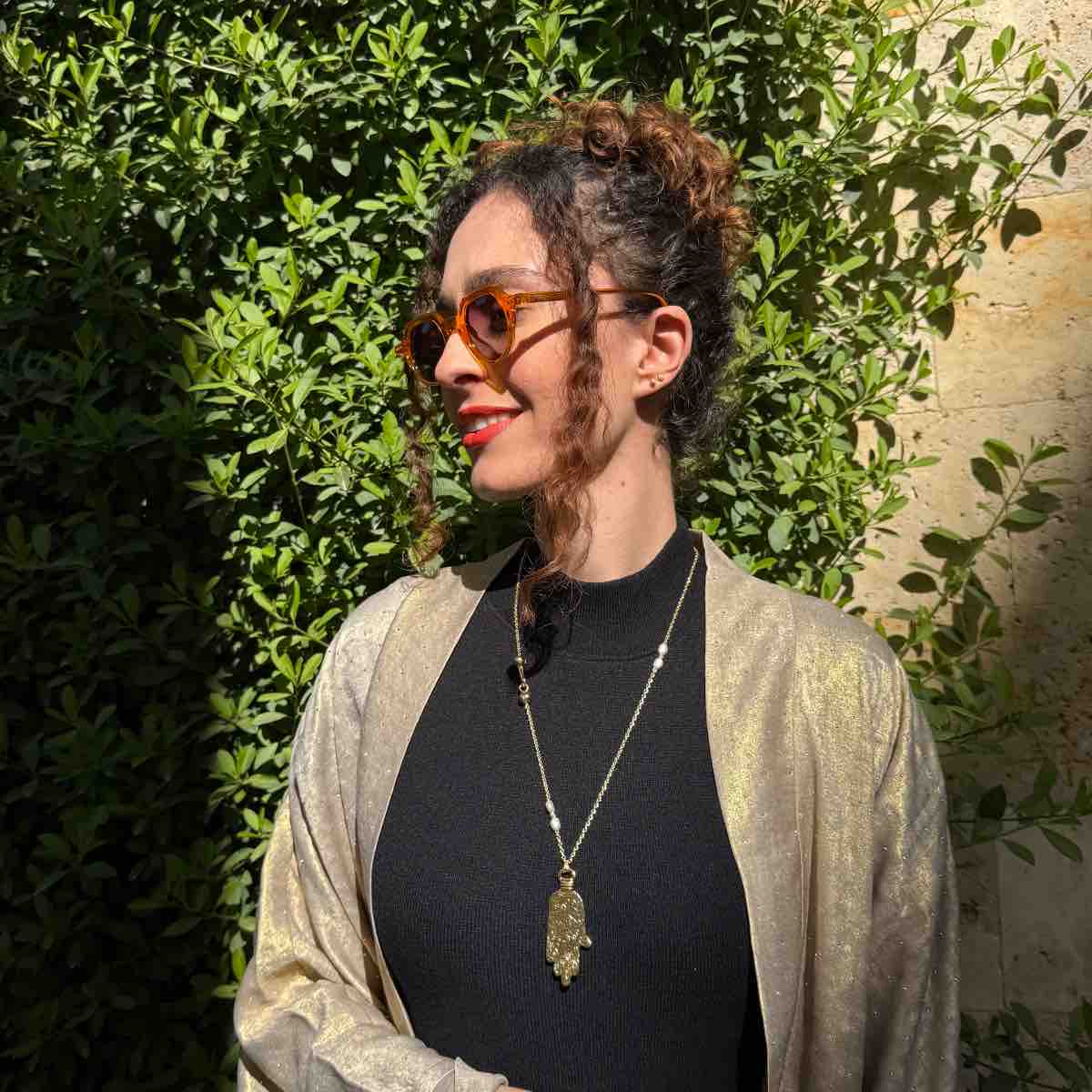 Collier khomsa doré artisanal en laiton pour briller avec élégance
