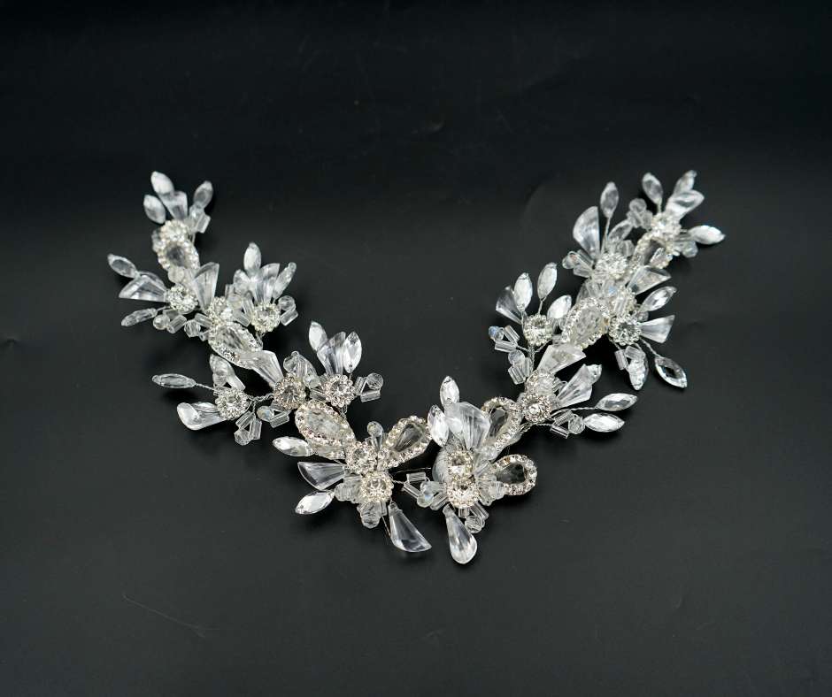 Broche Blanche, modèle florale