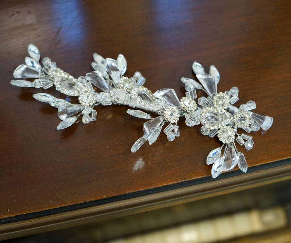 Broche Blanche, modèle florale