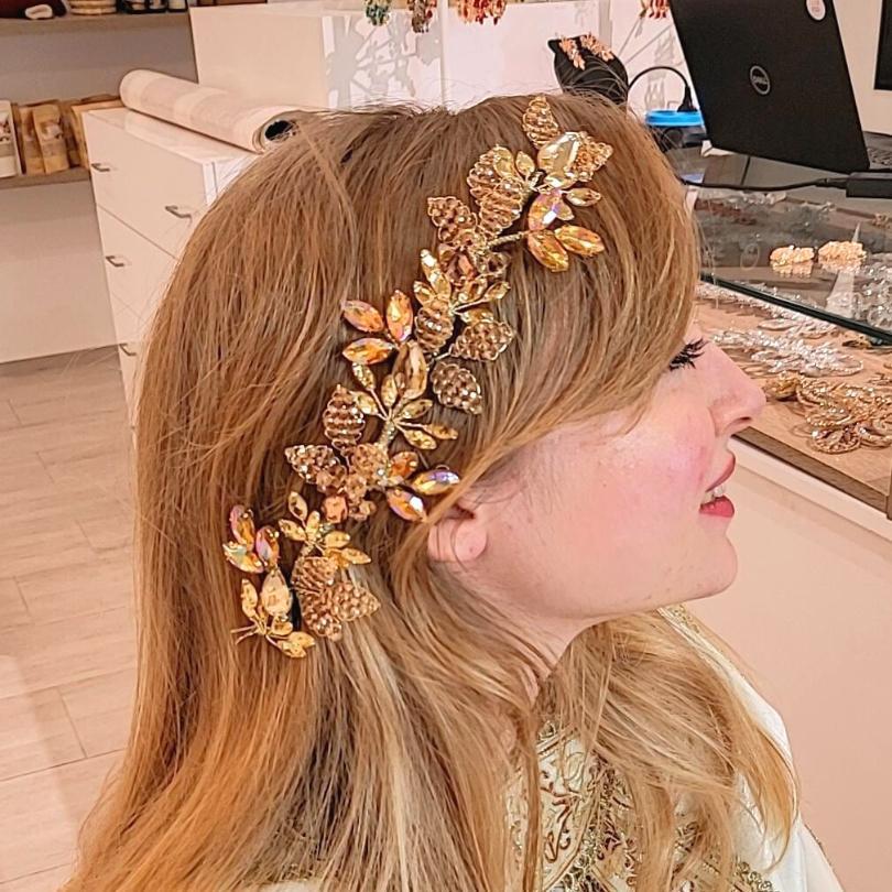 Broche dorée, modèle losange