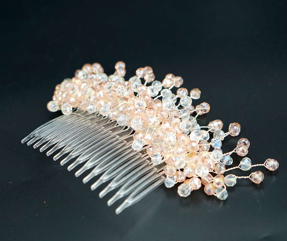 Broche cheveux rose bébé, modèle peigne en cristal