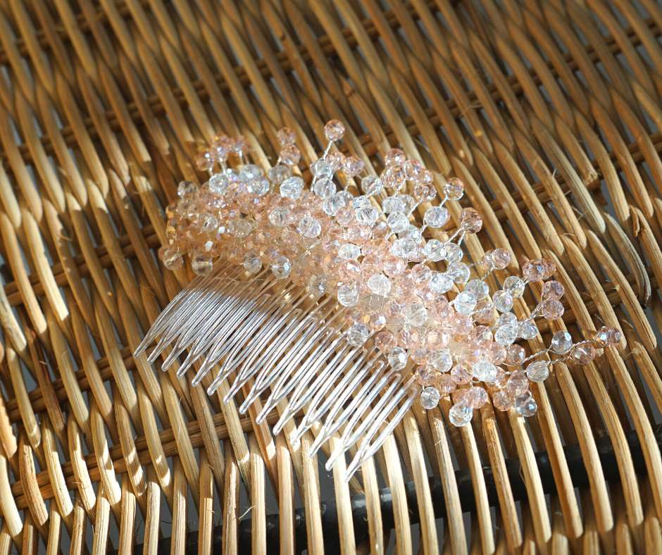 Broche cheveux rose bébé, modèle peigne en cristal