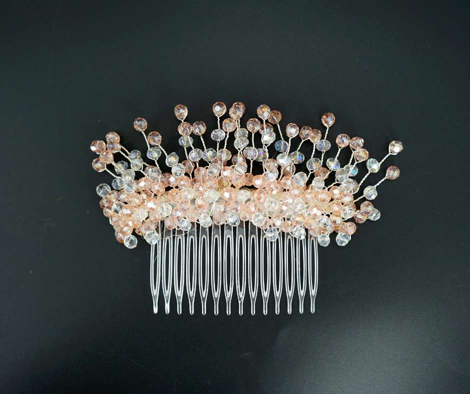 Broche cheveux rose bébé, modèle peigne en cristal