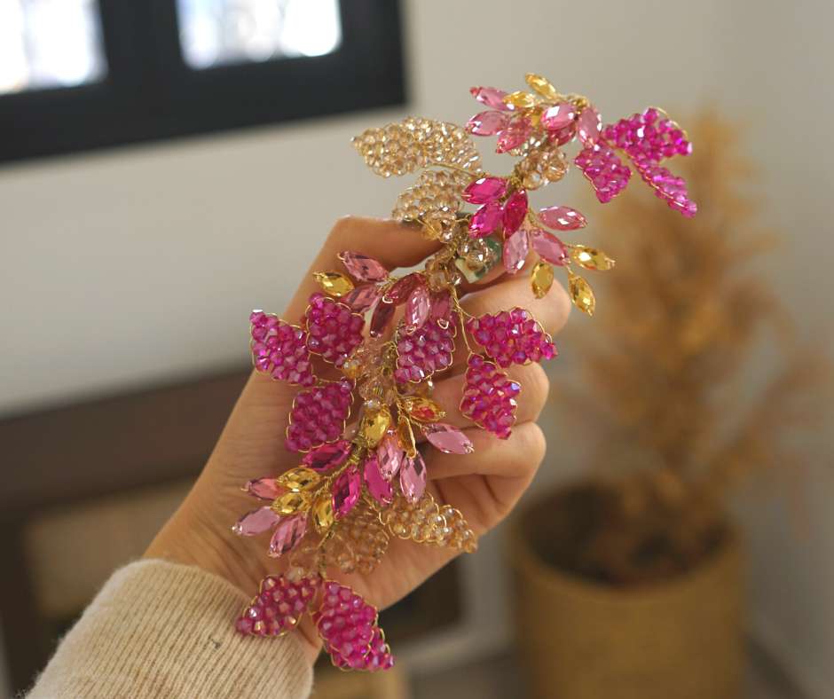Broche rose indien / dorée modèle feuilleté