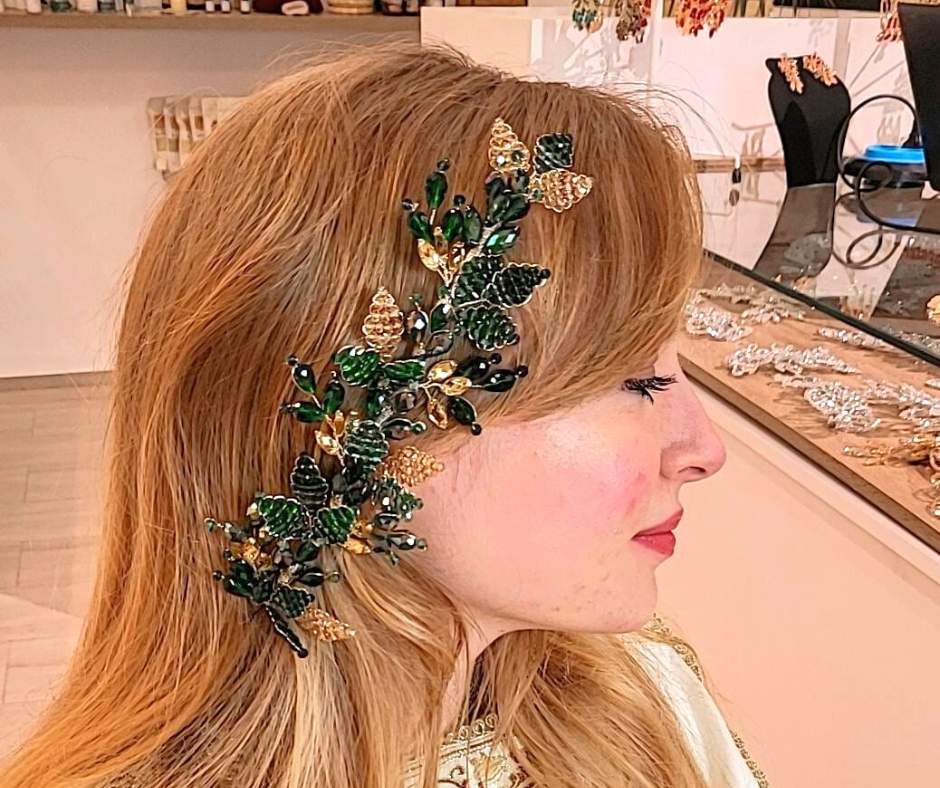 Broche Vert et dorée modèle feuilleté