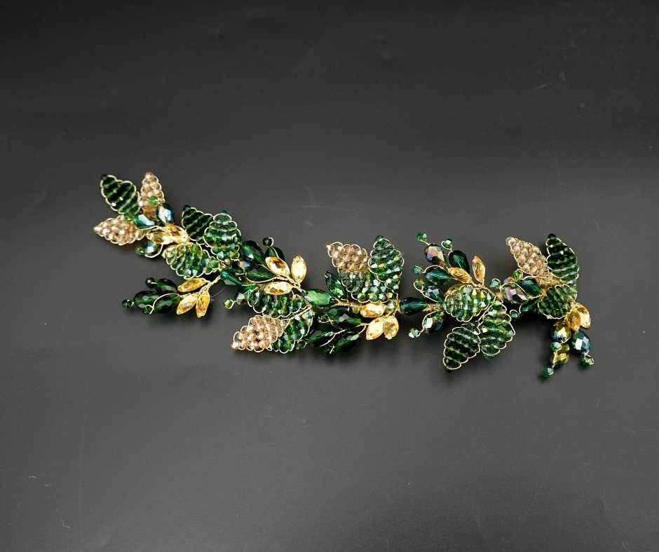 Broche Vert et dorée modèle feuilleté