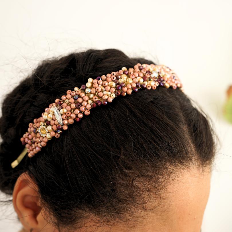 Bandeau cheveux de mariage couleur beige avec des perles et Diamonds