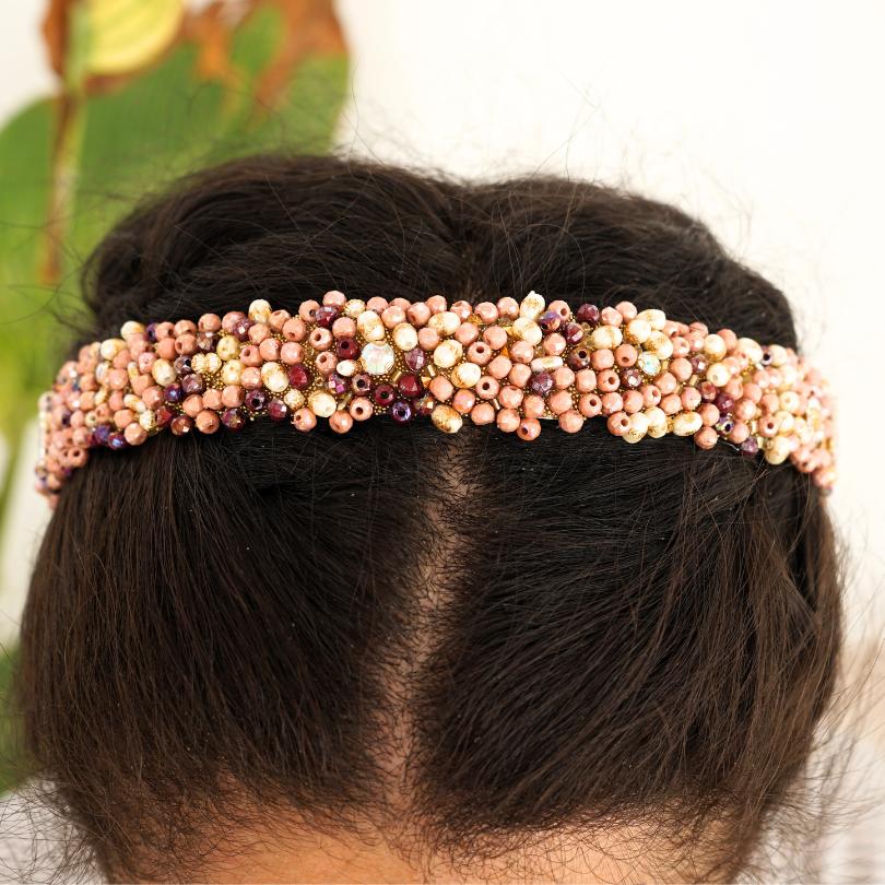 Bandeau cheveux de mariage couleur beige avec des perles et Diamonds