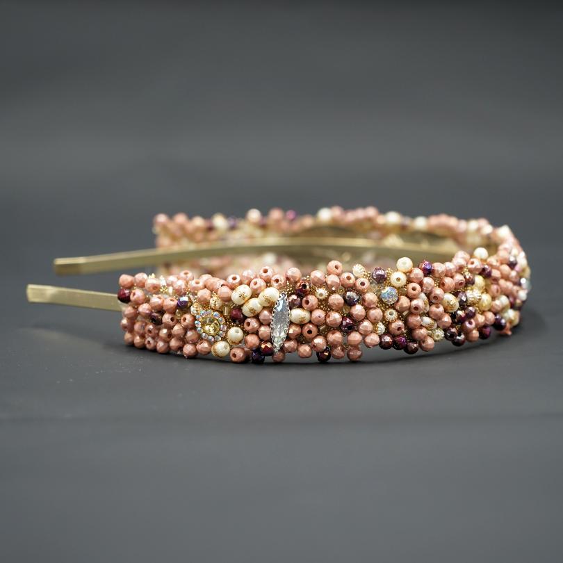 Bandeau cheveux de mariage couleur beige avec des perles et Diamonds