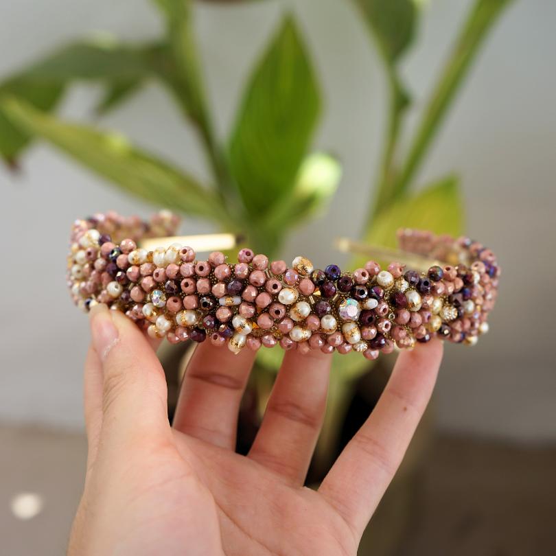Bandeau cheveux de mariage couleur beige avec des perles et Diamonds