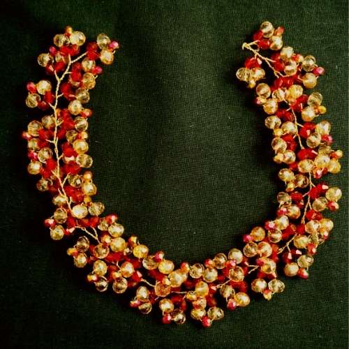 Broche rouge/dorée, modèle raisin