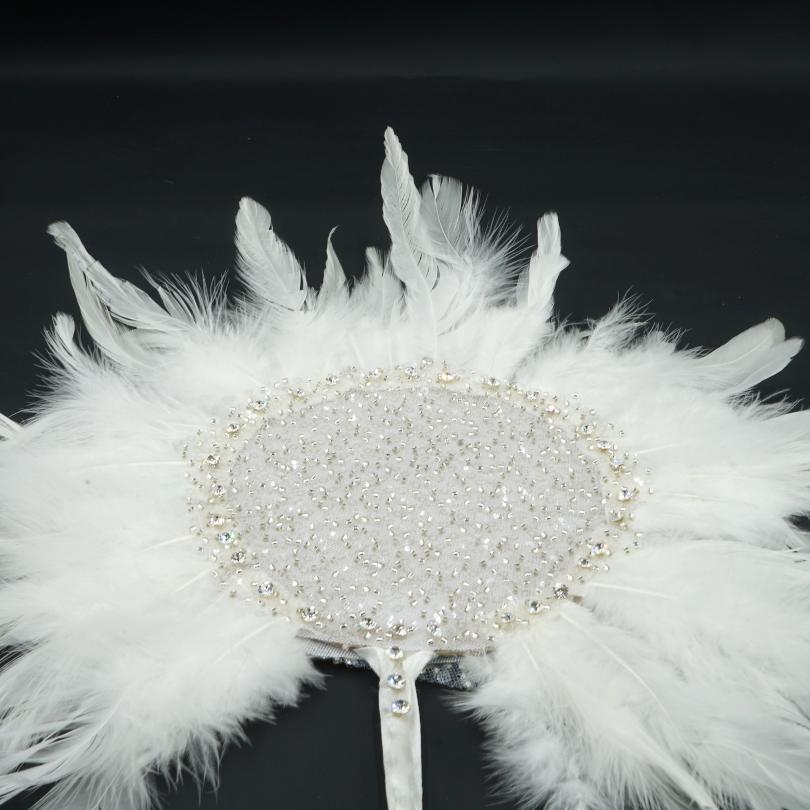 Éventail de plumes de mariée couleur blanc avec diamant