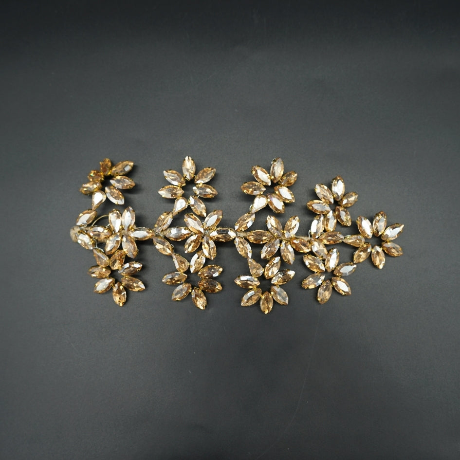 Accessoire de cheveux doré avec cristaux en forme de fleurs
