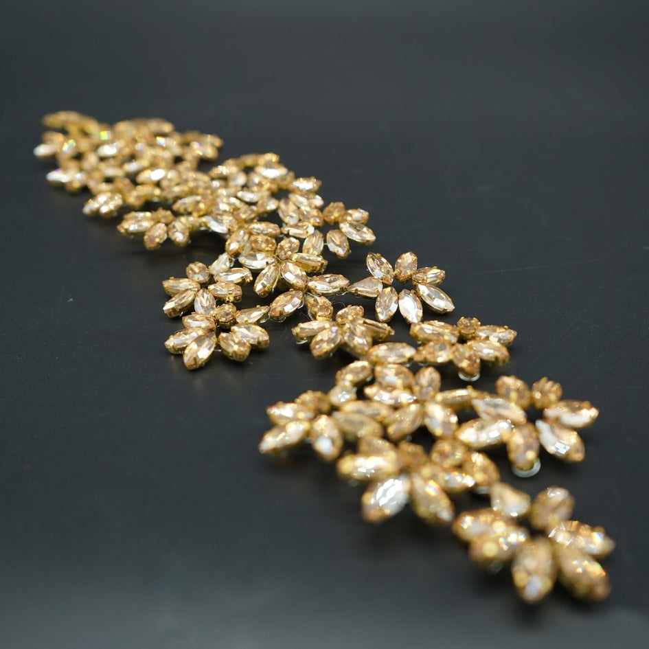 Accessoire de mariée floral en strass dorés et brillants